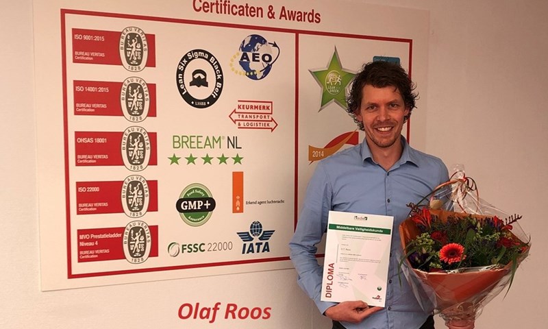 De QHSE Manager van Oldenburger|Fritom, Olaf Roos, heeft het diploma Middelbare Veiligheidskunde (MVK) behaald.
