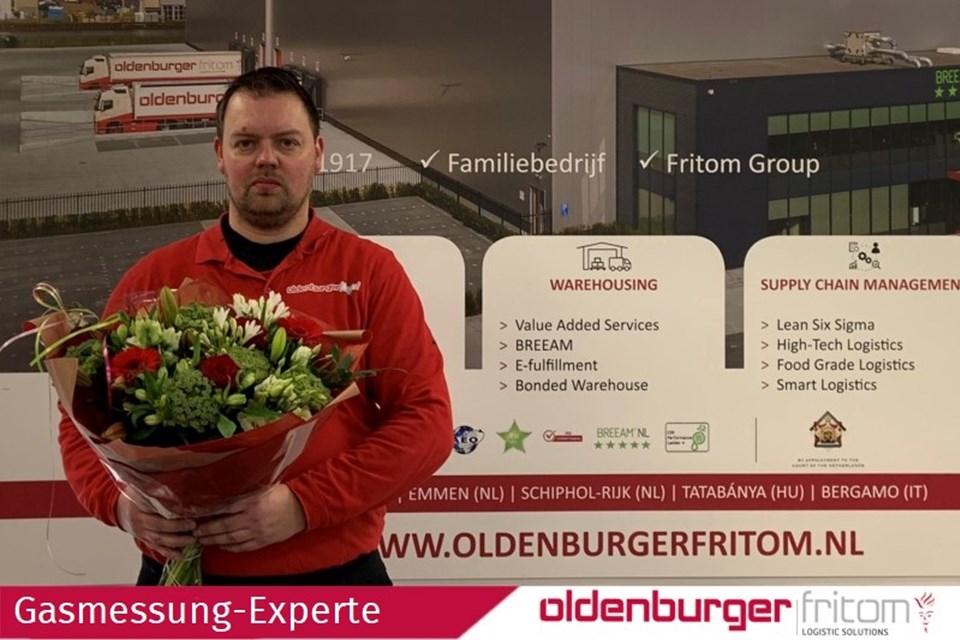 Oldenburger|Fritom Kollege Richard Dijk erhält das Diplom für Gasmessungen.
