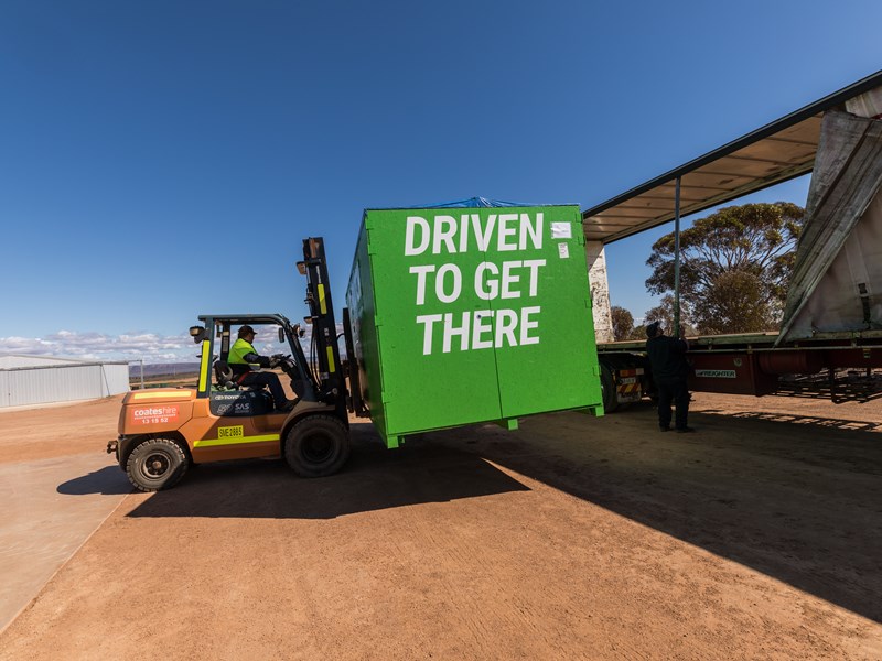 Oldenburger|Fritom ist Logistikpartner von Top Dutch Solar Racing und liefert Luftfracht für ihr Solarauto nach Australien.