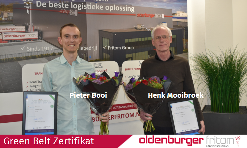 Pieter Booi und Henk Mooibroek von Oldenburger|Fritom erhalten das Green Belt Zertifikat.
