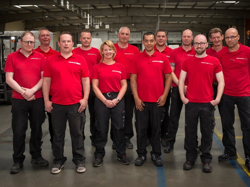 Het warehousing team van logistiek dienstverlener Oldenburger|Fritom in Veendam, Nederland.